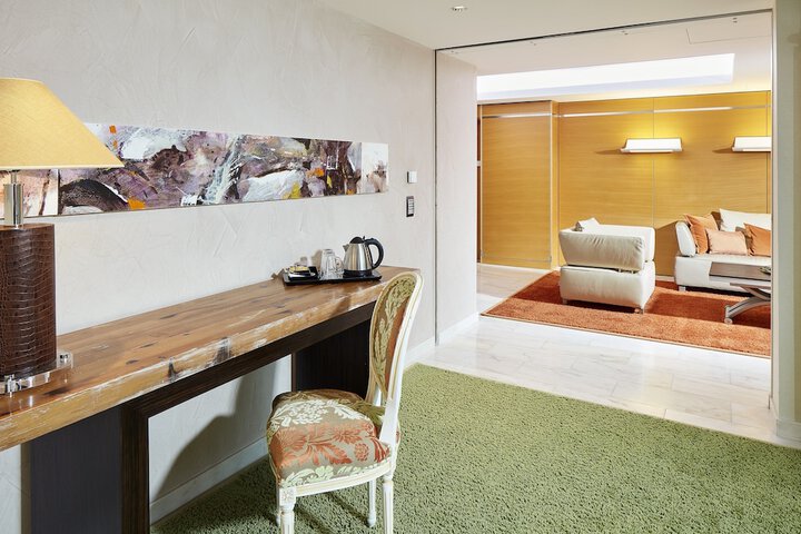 Room 12 of 105