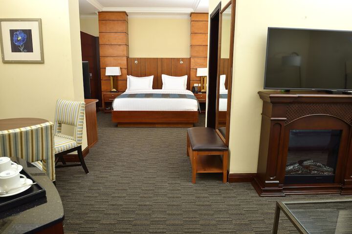 Room 26 of 168