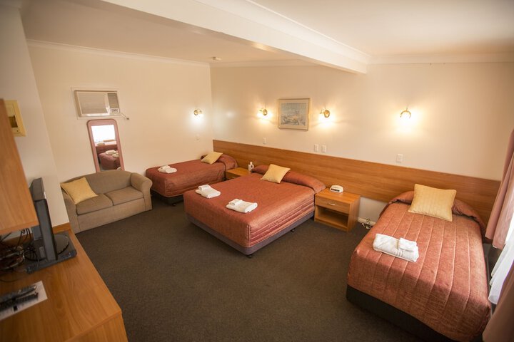 Room 6 of 46