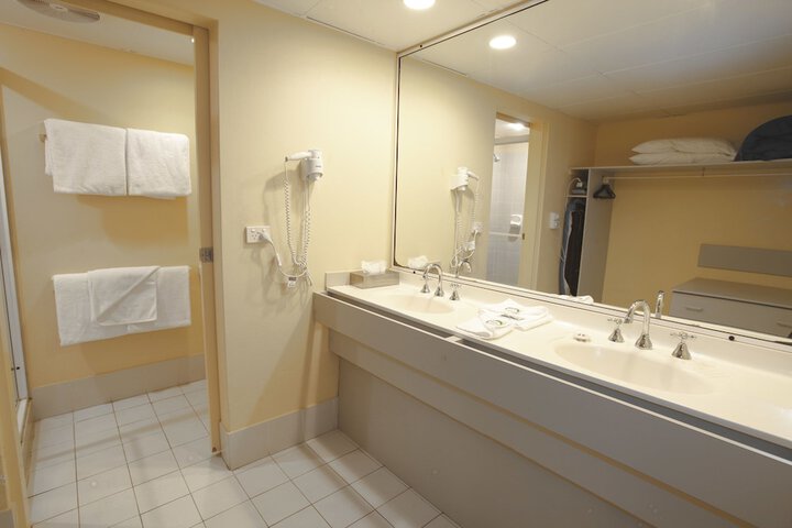 Room 28 of 41