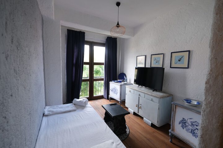 Room 18 of 27
