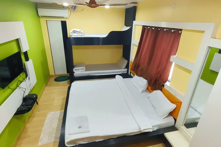 Room 27 of 40