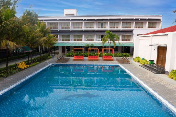 Pool Hotel
