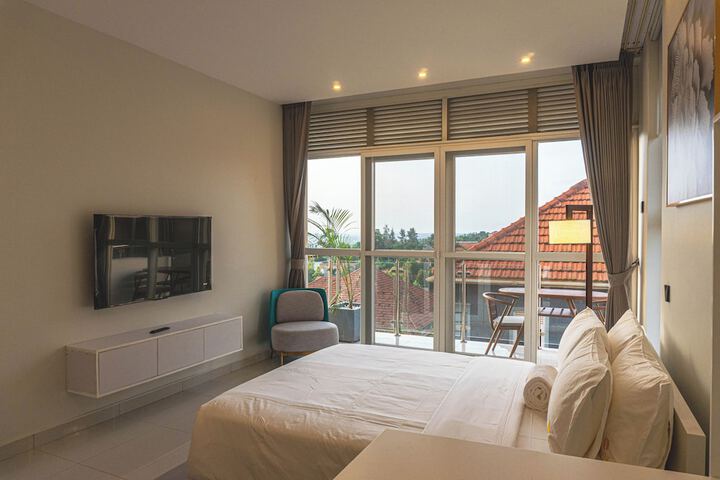 Room 10 of 38