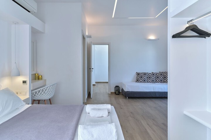 Room 40 of 103