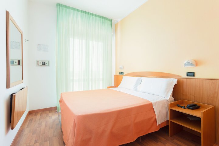Room 14 of 28