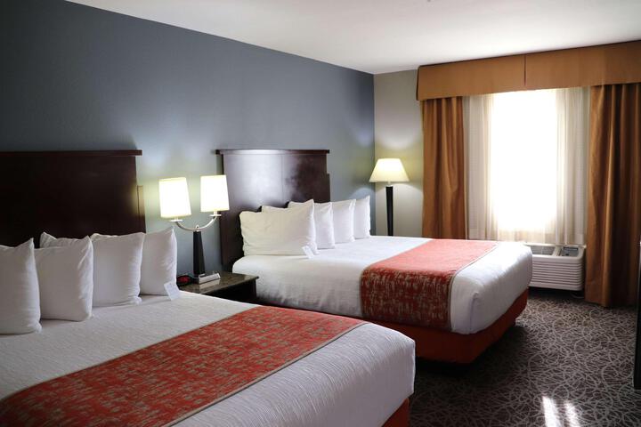 2 Queen Beds High Speed Internet Accessible Microwave and Refrigerator, Coffee Maker Full Breakfast (2 of 4)