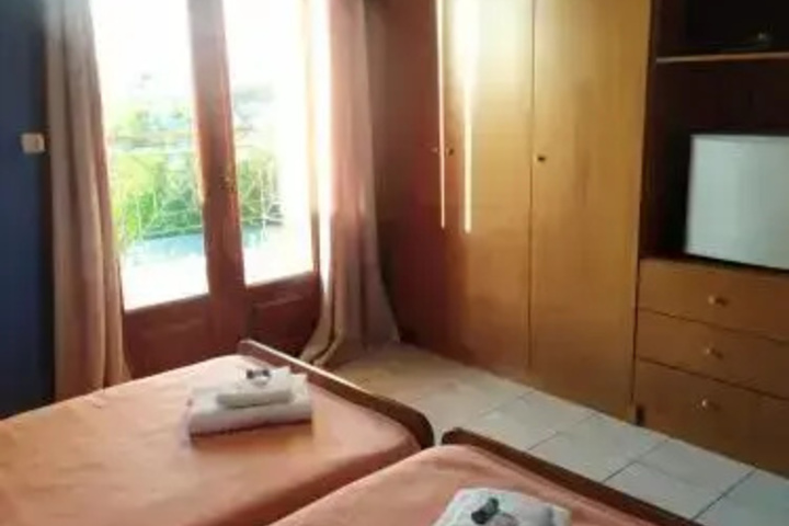 Room 4 of 16