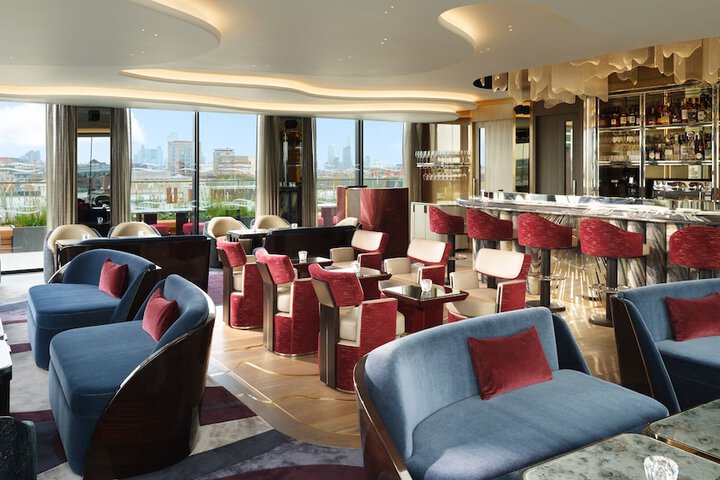 Lounge 43 of 49
