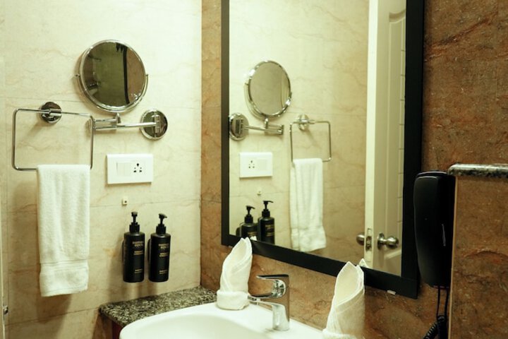 Room 6 of 39