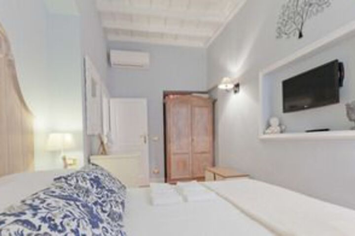 Room 4 of 18