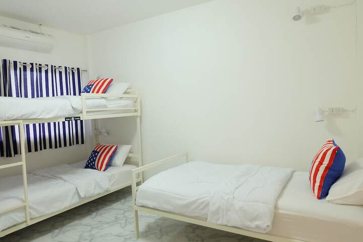 Room 3 of 37