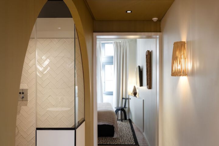 Room 33 of 285
