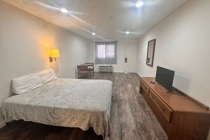 Room 5 of 35