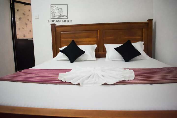 Room 6 of 25