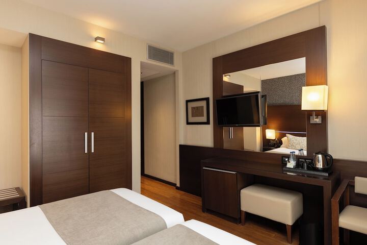 Room 10 of 94