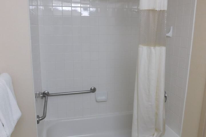 2 Double Beds Accessible (15 of 17)