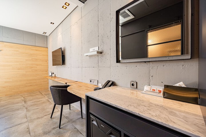 Room 12 of 43