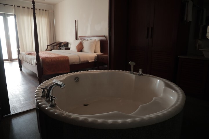 Room 4 of 80