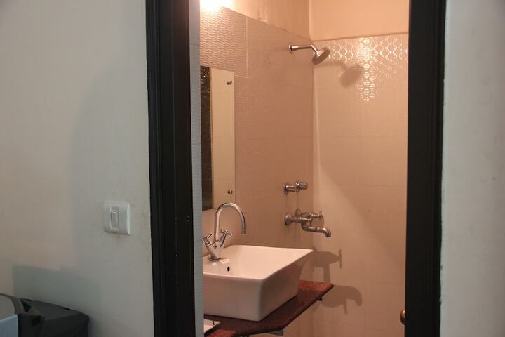 Room 6 of 7