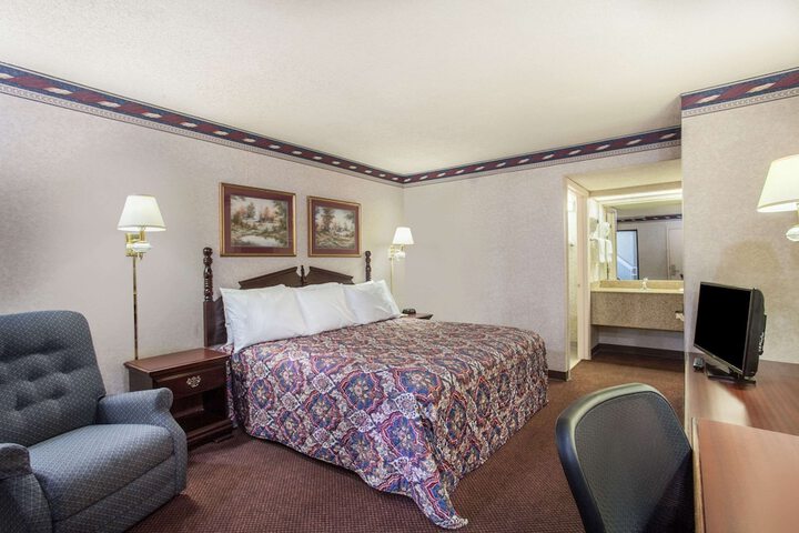 1 King Bed (6 of 14)