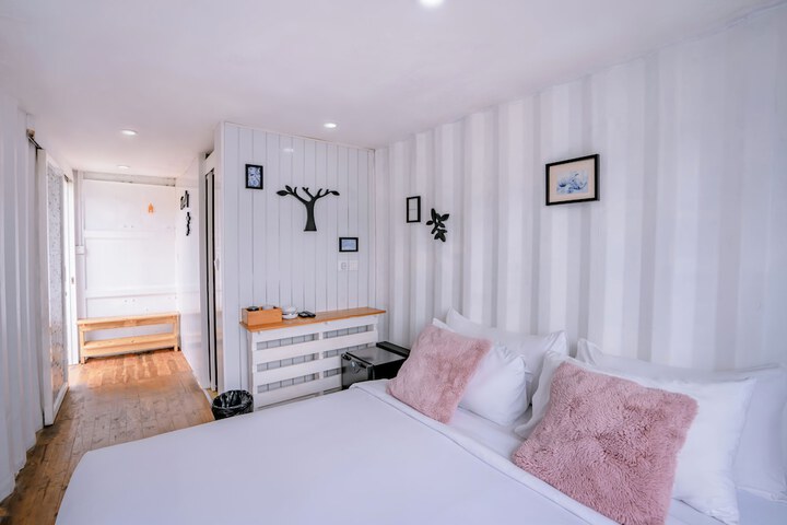 Room 13 of 39