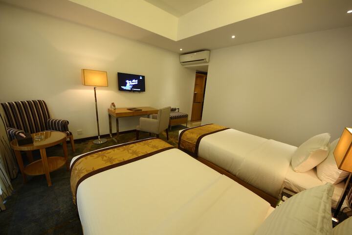 Room 38 of 100