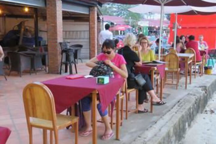 Dining 41 of 54