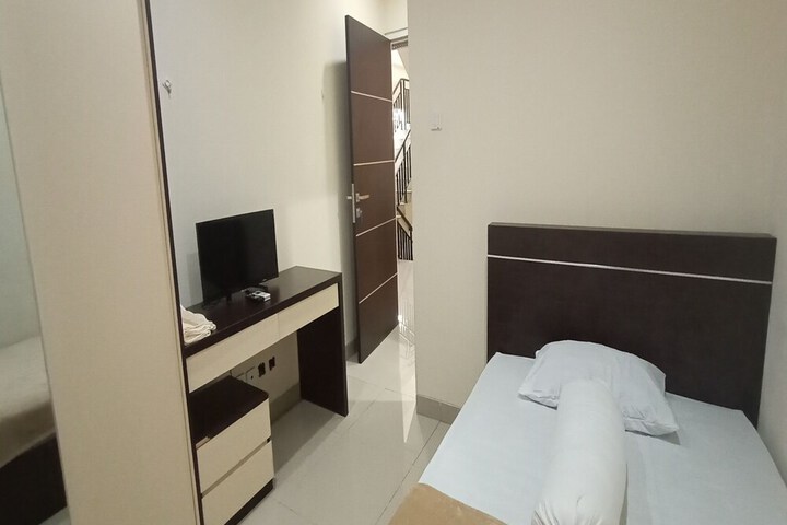 Room 6 of 13