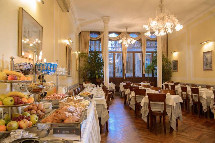 Breakfast area