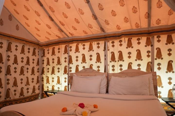 Room 4 of 9