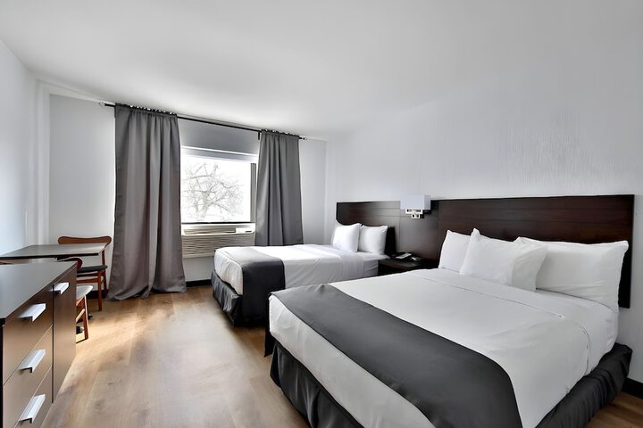 2 Double Beds (7 of 10)