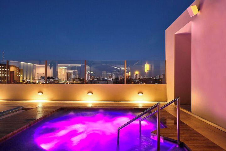 Hotel with Pool