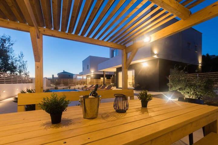 Terrace/Patio 33 of 70