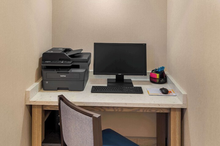 Business Center 63 of 65