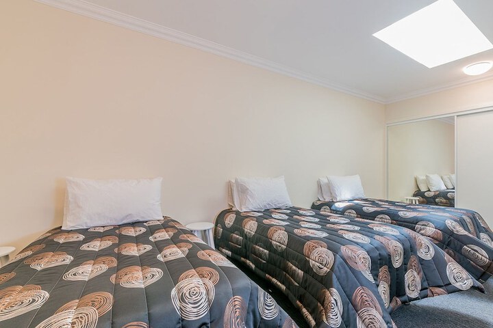 Room 6 of 30