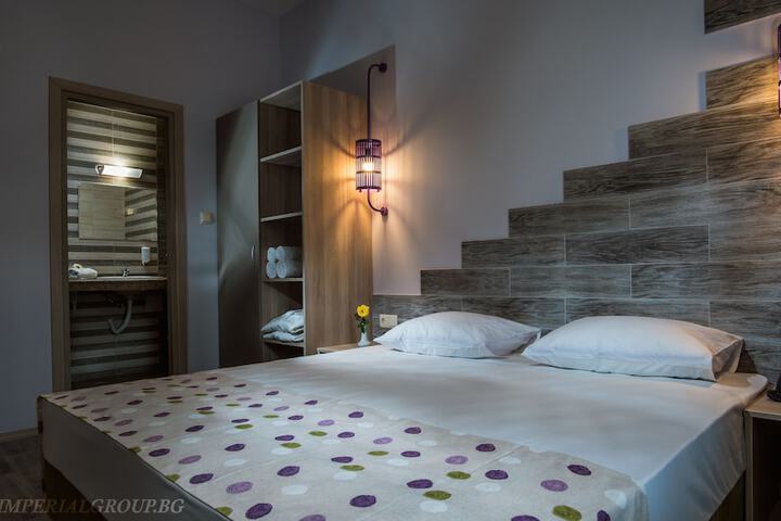 Room 13 of 115