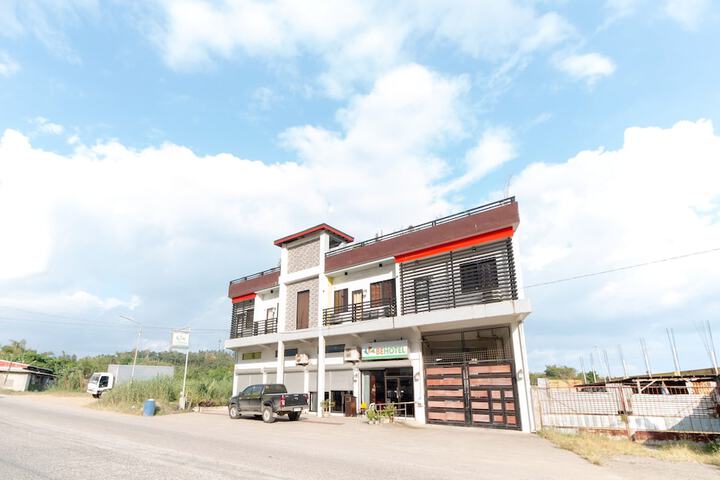 RedDoorz near Robinsons North Tacloban