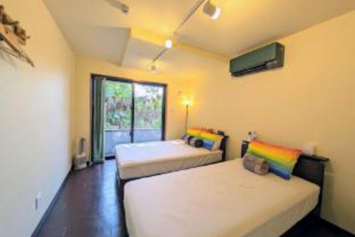 Room 8 of 9