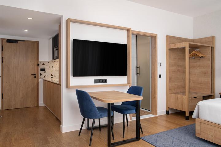 Room 32 of 83