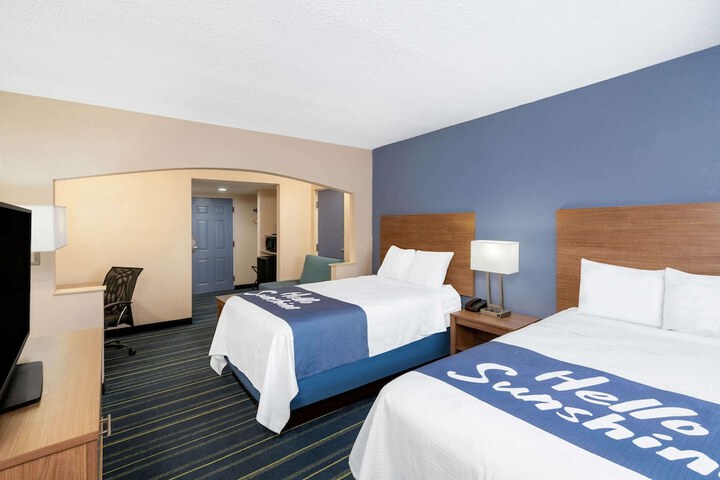 Double Accessible King Size Bed (7 of 8)