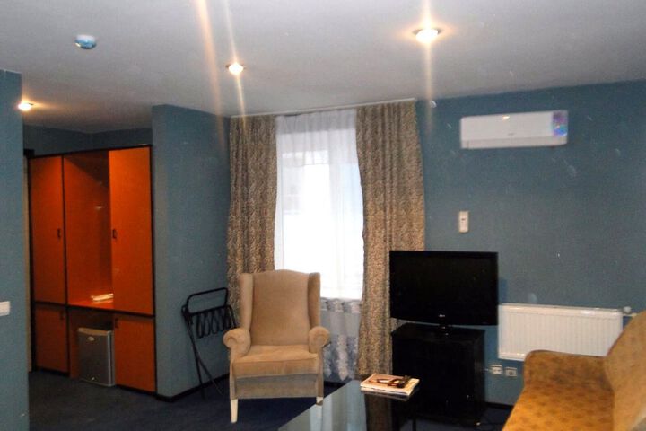 Room 37 of 49