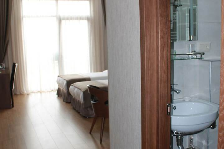 Room 6 of 45