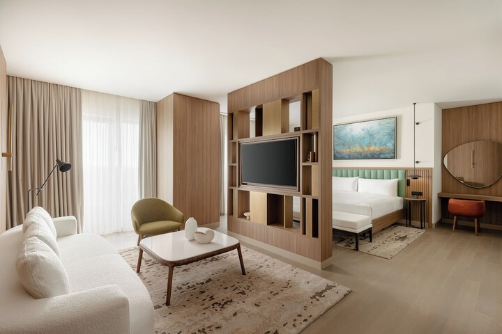 Room 43 of 118