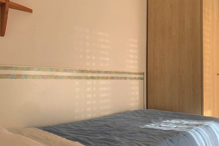 Room 18 of 37