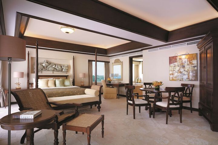 Room 43 of 148