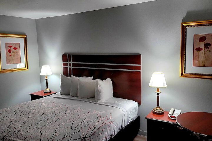 Comfort King Bed (16 of 18)