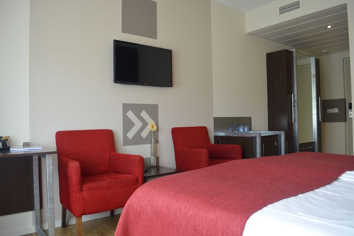 Room 8 of 27