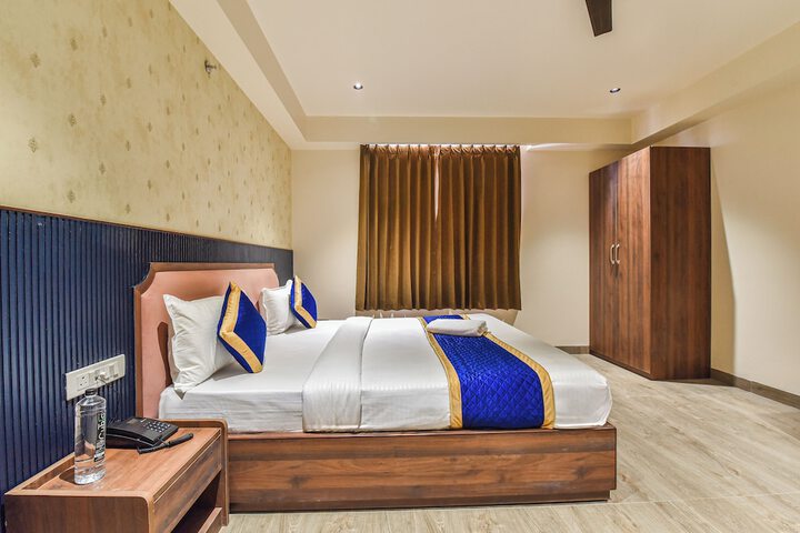 Room 5 of 18