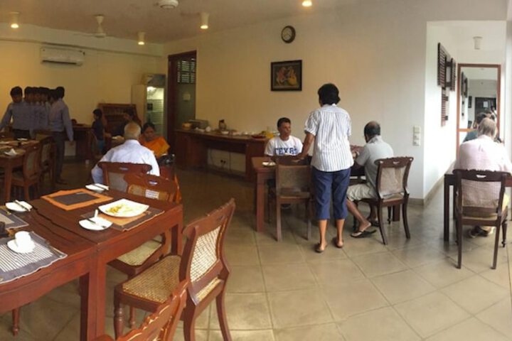 Dining 21 of 29